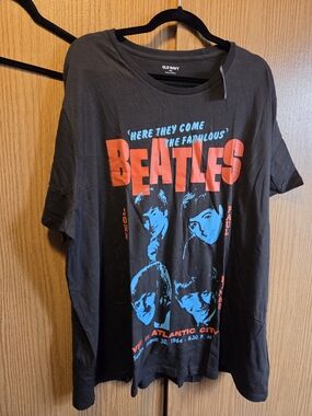 Old Navy Black Crewneck T-Shirt with Graphic Tag